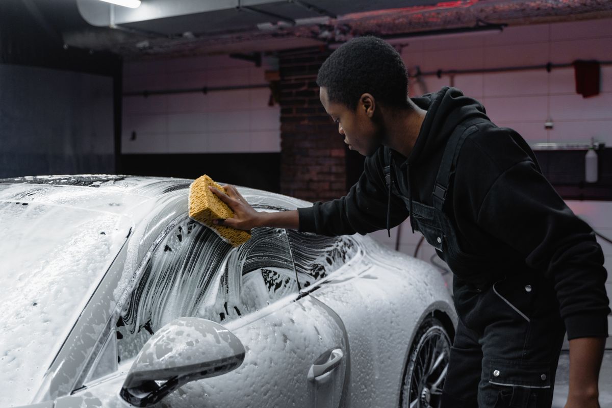 Lavage extérieur d'une voiture à Verdun